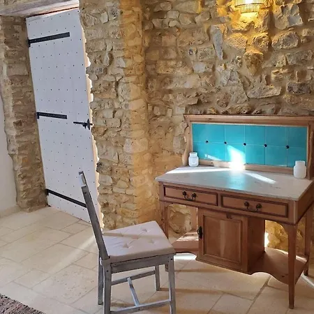 Uzes فندق مبيت وإفطار 3*