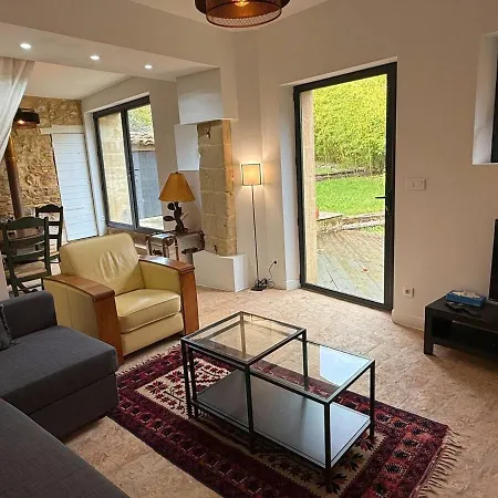 Uzes فندق مبيت وإفطار 3*